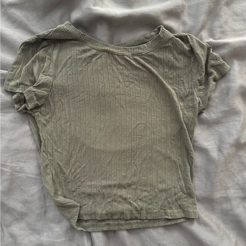 Green short sleeve shirt